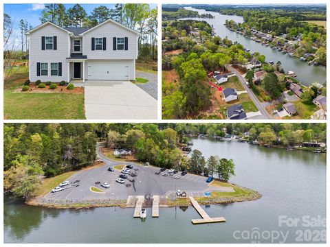 Photo of 319 Shoreline Drive, New London, NC 28127 (MLS # 4366530)