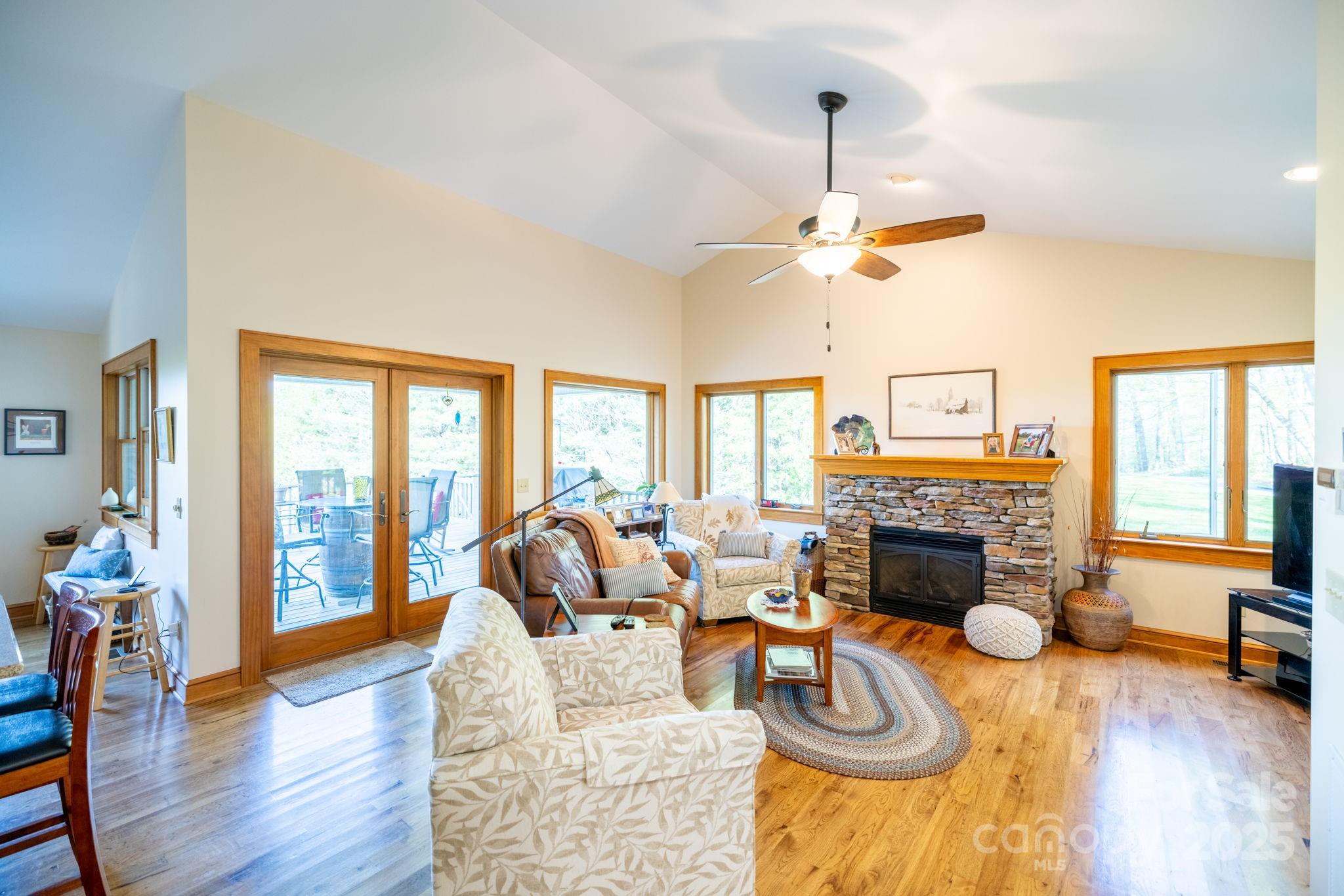 958 Alta Vista Lane