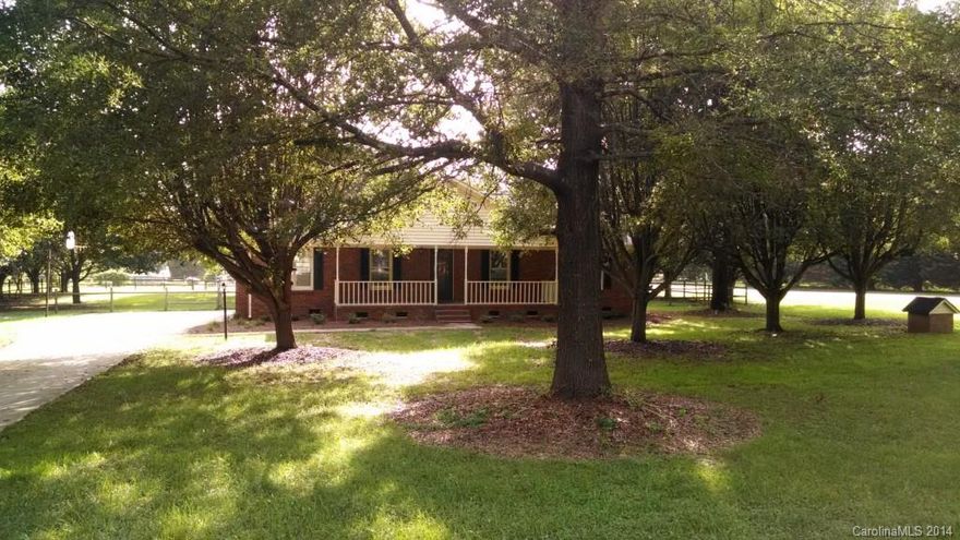 All information provided as a service only and not guaranteed. Buyer's agent to verify ALL information. If it's important to your client, you must verify!! Check school assignments for new assignments or enrollment freezes.