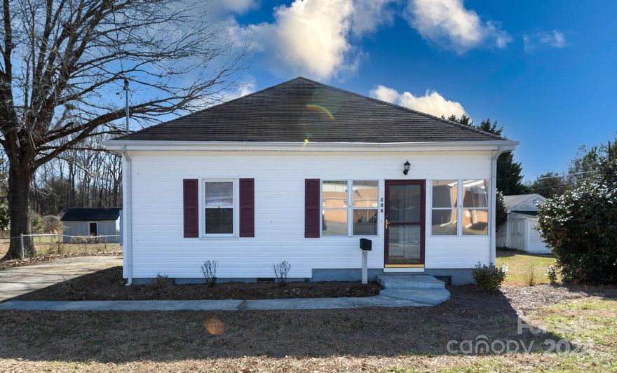 WORKSHOP! LARGE LOT! CONVENIENT  This one level home with a paved walkway leads to a cozy front porch and steps away from the large kitchen.  Kitchen is spacious and has a fantastic eat in island w/ dishwasher and tons of countertop and cabinets! Home has a quaint den with lots of natural light overlooking the front yard. 
 Huge workshop is wired and ready for your hobbies and projects!  The corner double lot creates space for activities and privacy... hard to find within town! All of this located within walking distance to grocery, town Main St and schools!