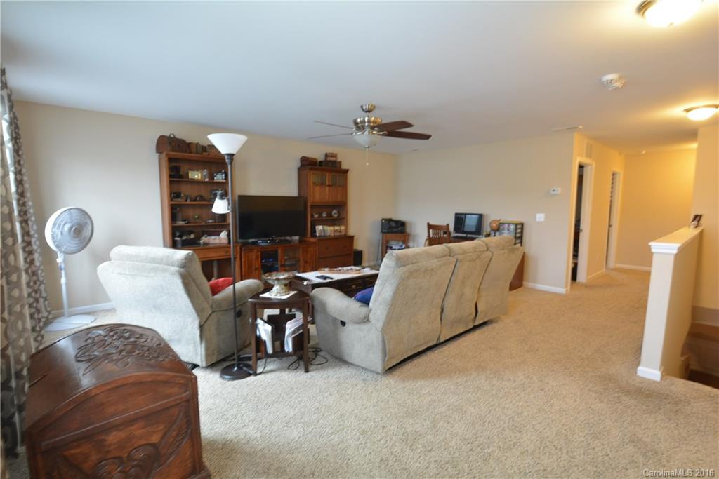 Newport Lakes - Residential