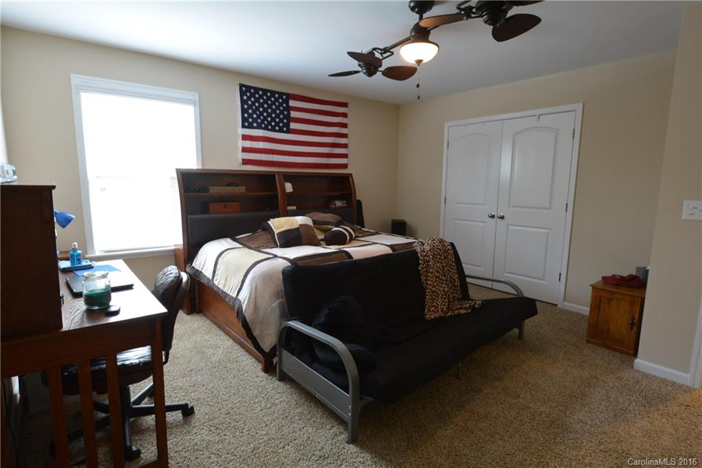 Newport Lakes - Residential