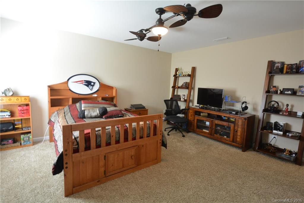 Newport Lakes - Residential