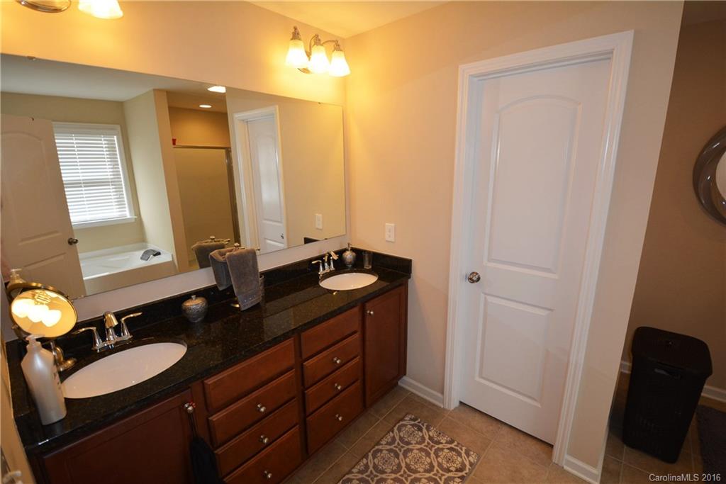 Newport Lakes - Residential