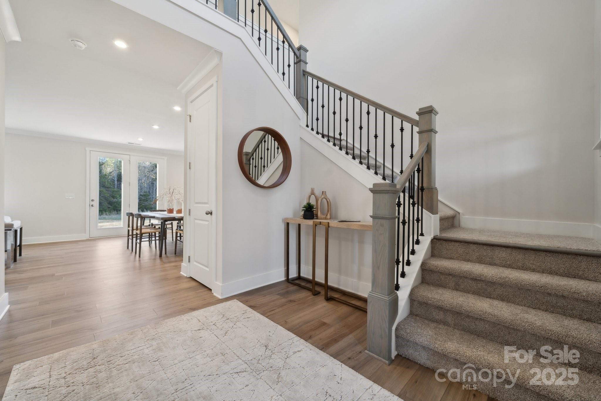 219 E Warfield Drive
