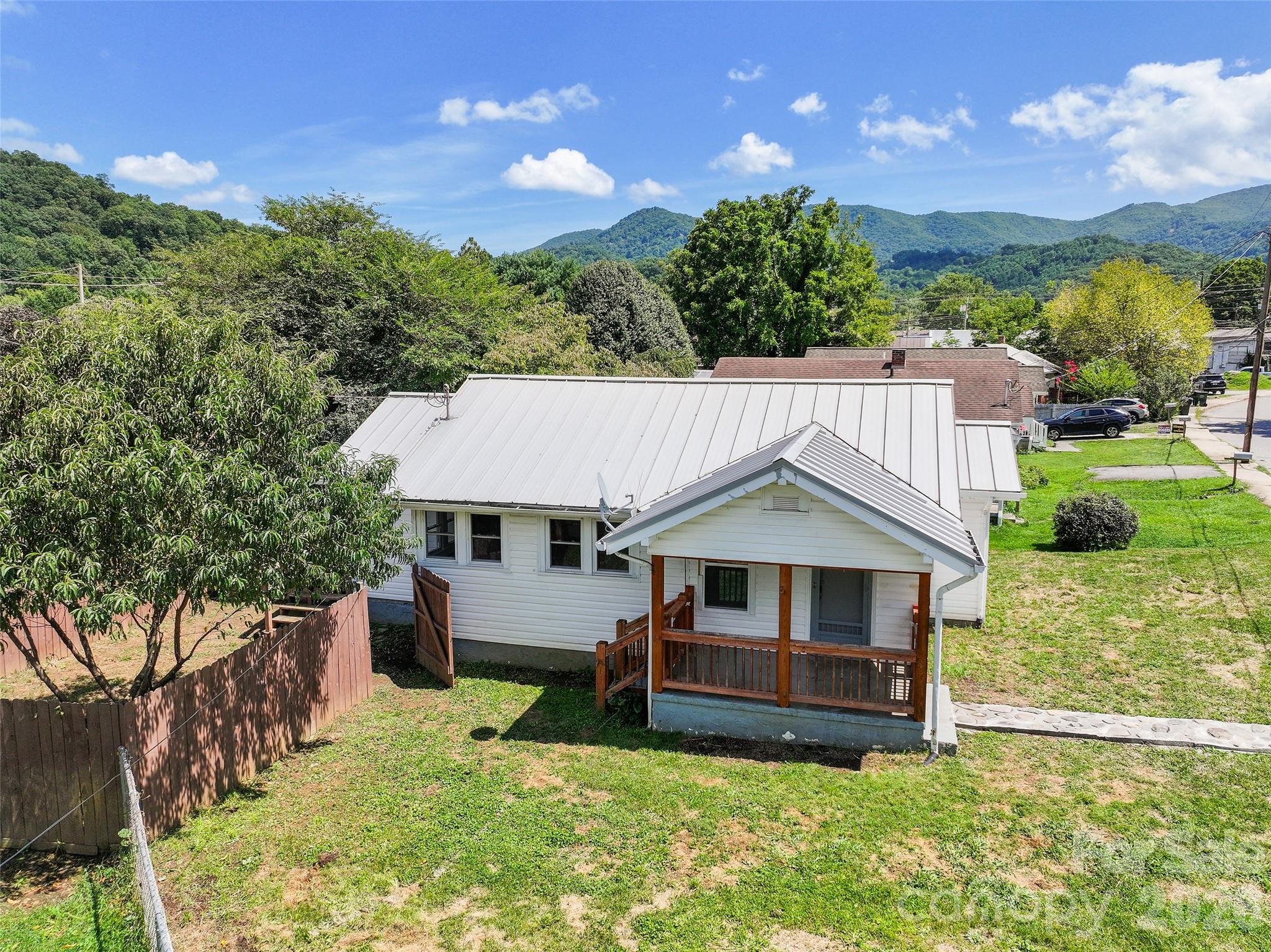 417 Riverbend Street