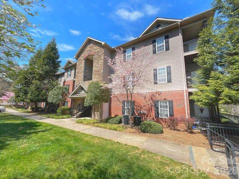 Photo of 415 Appeldoorn Circle, Asheville, NC 28803 (MLS # 4375557)