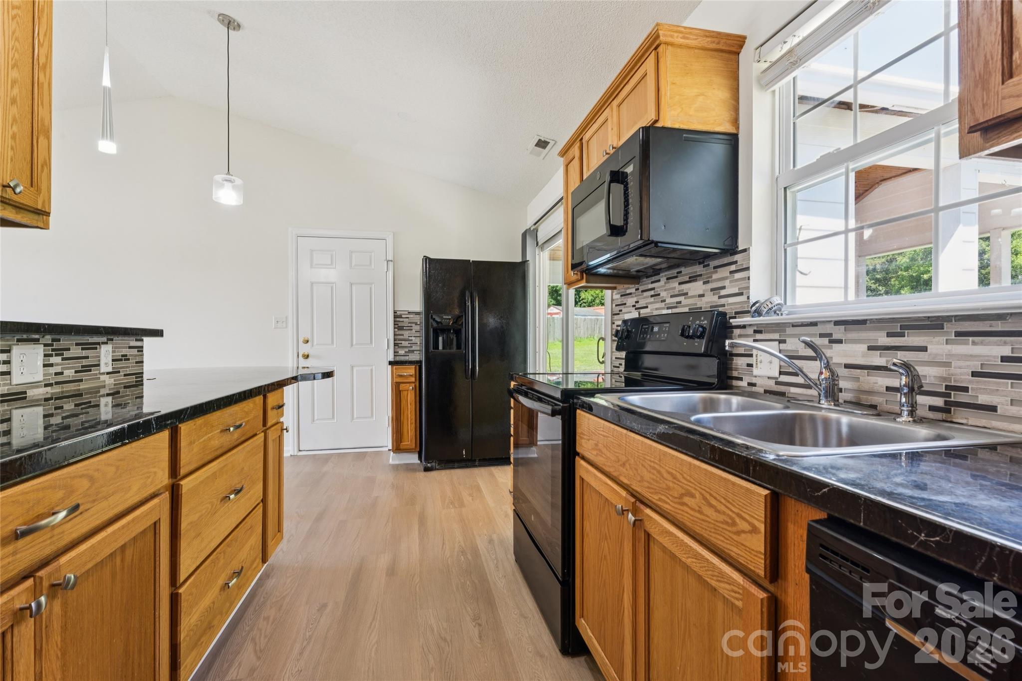 4563 Sunchase Court NW