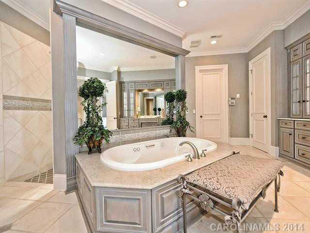 The Peninsula - Residential