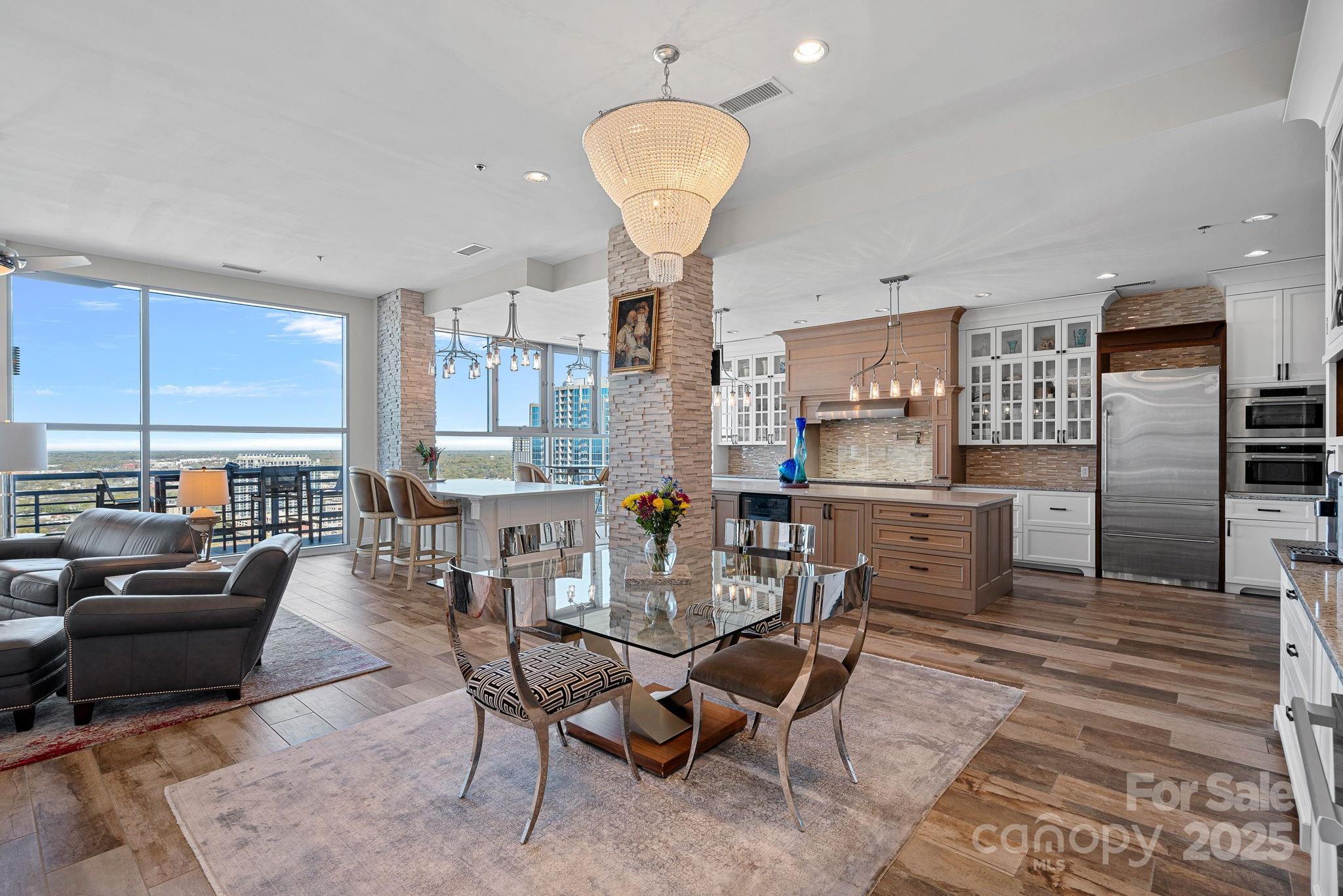 333 W Trade Street 2704