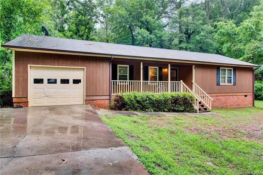 Come add your personal touch to this cute ranch! Situated in an established neighborhood, this home has an open floor plan and is ready for you. Private lot, convenient to schools and shopping, its in a perfect spot. Make this house your home!