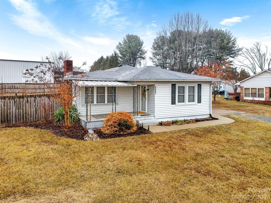 Great starter or downsize home located close to 321 for an easy commute. Enter home into a beautifully updated kitchen. This space is ready for comforting meals and good times. The living room boasts a fireplace with gas logs. New carpet, flooring and paint throughout. Basement is great for additional storage. Back yard is partially fenced with wood privacy fencing.
