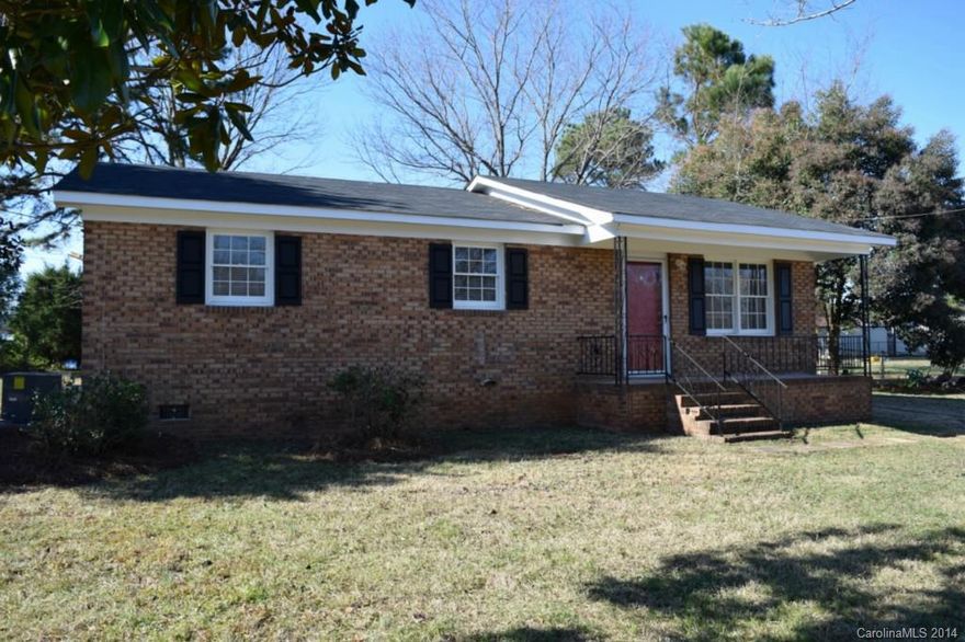 Location and Condition!  New HVAC, fresh paint, floor coverings. Updated throughout.  Nice lot in desirable school district.