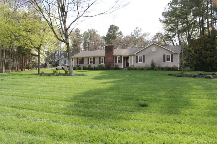 Don't miss your opportunity to see this 3 BR/2B Ranch home on large lot w/fenced yard conveniently located in Harrisburg !  Upgraded features include wood floors, beautiful built-ins in GR & LR. & beautifully upgraded kitchen.- Features in Kitchen include granite countertops, tile backsplash & floor & stainless appliances.
 - Nice size rooms - Your buyer will love what this home has to offer.