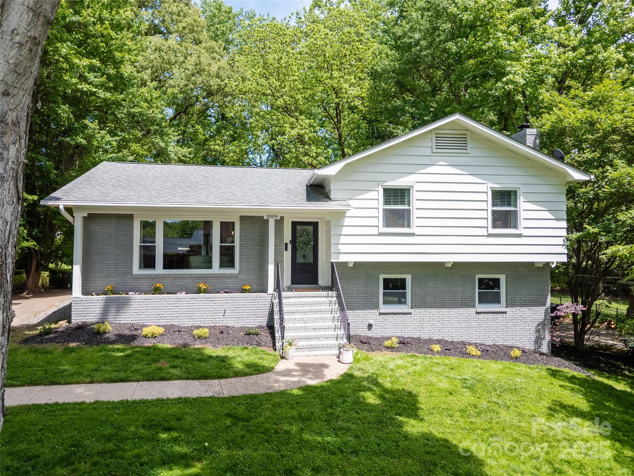 2009 Edgewater Drive
