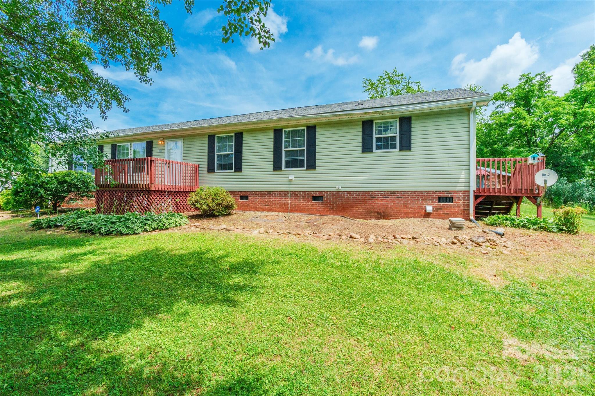 1828 Pine Hollow Place