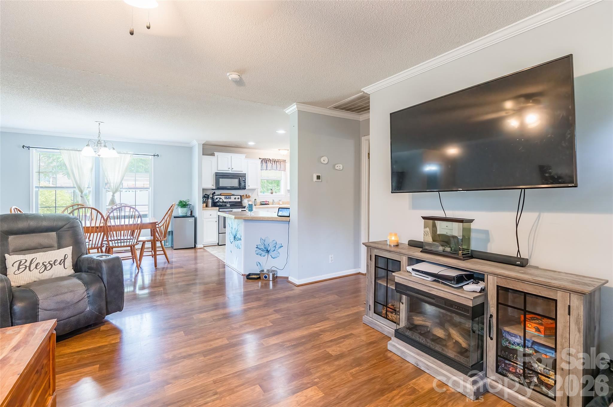 1828 Pine Hollow Place