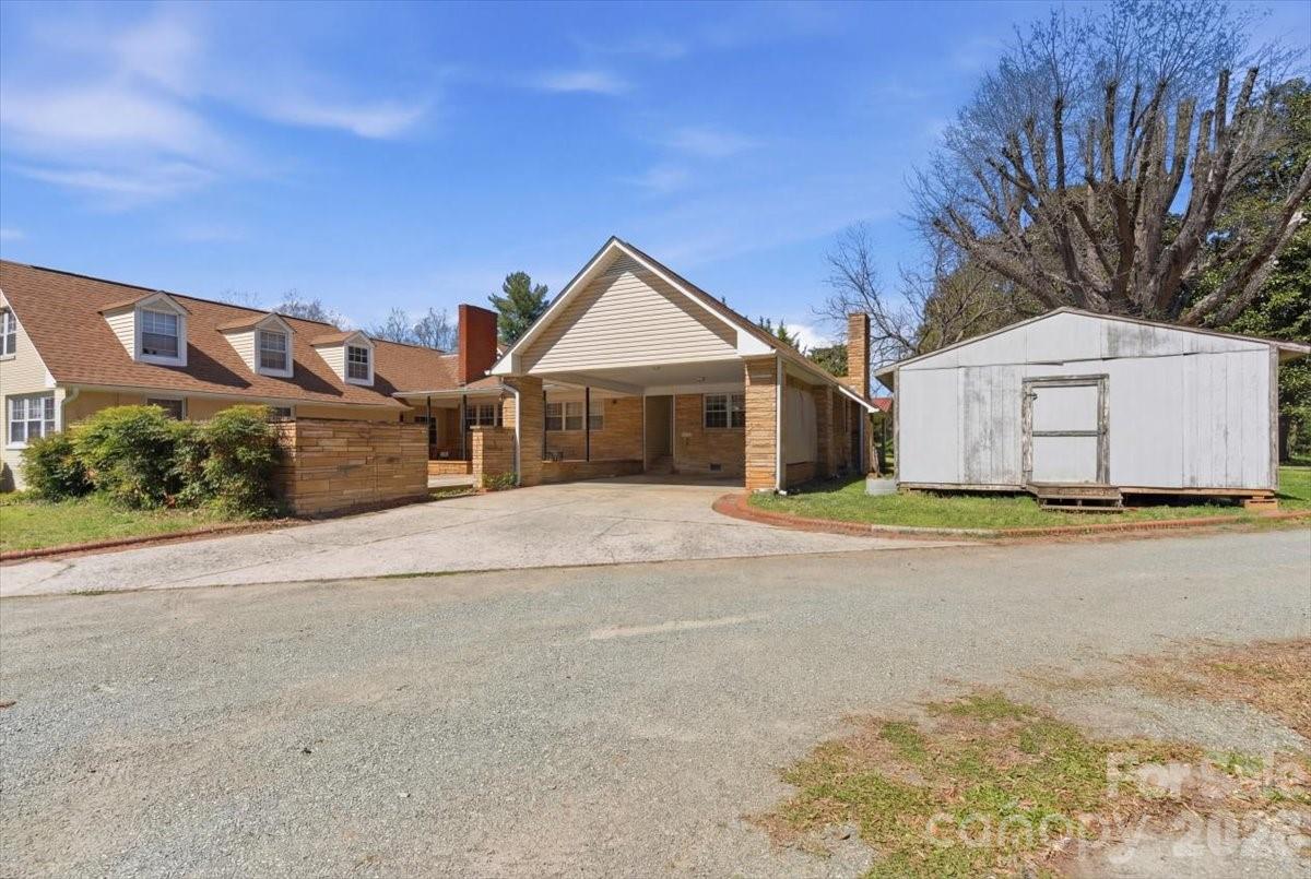 309 Springwood Avenue