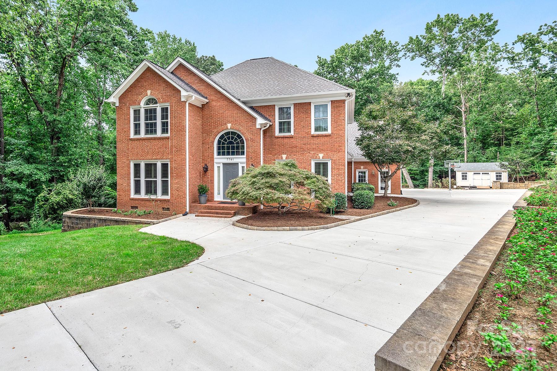 7701 Walthall Court