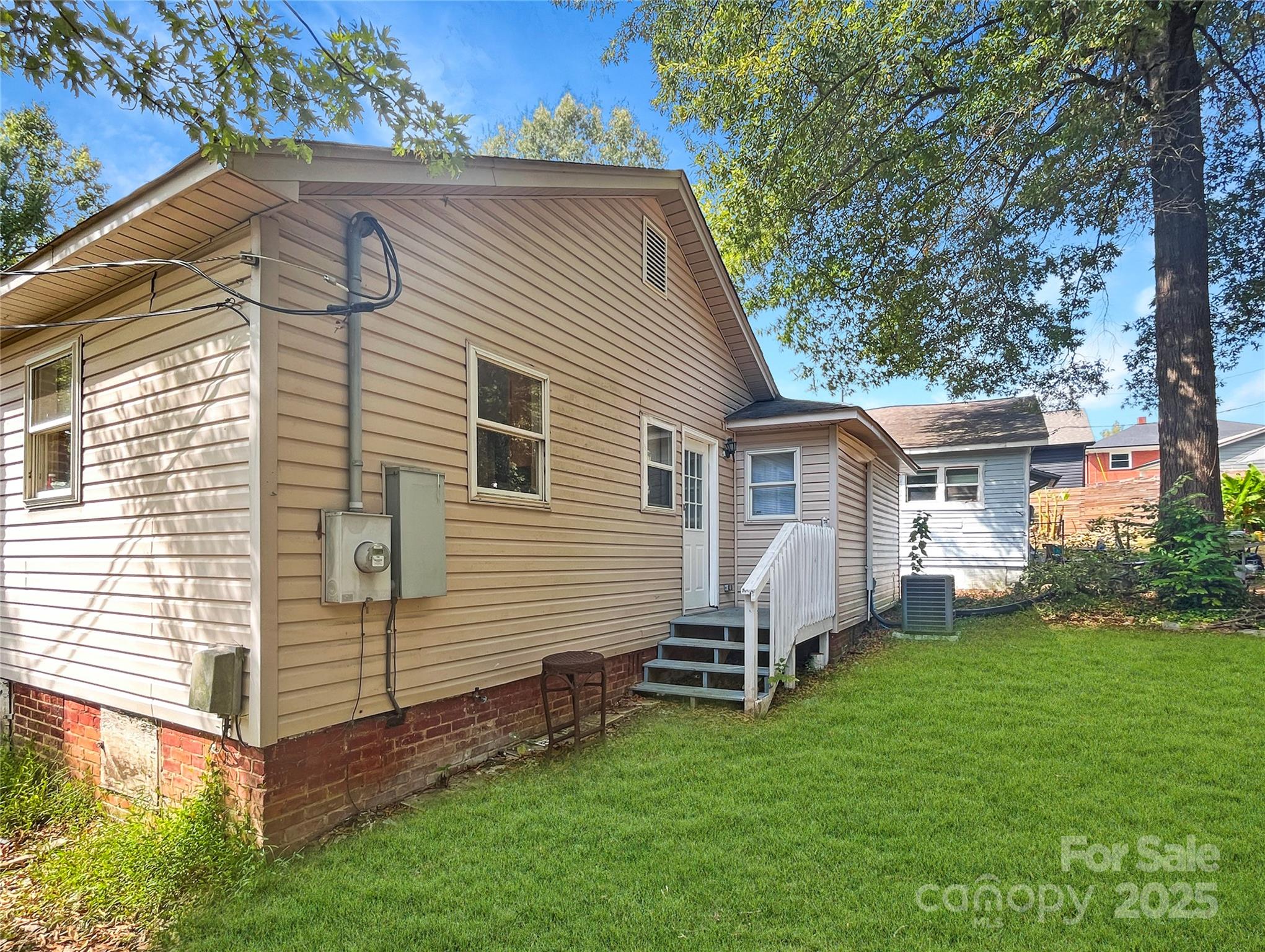 112 Crowell Drive NW