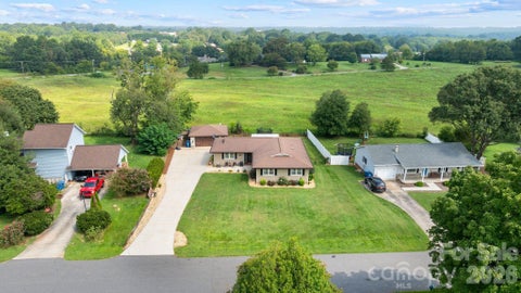 Photo of 5000 Forest Ridge Drive, Hickory, NC 28602 (MLS # 4421800)