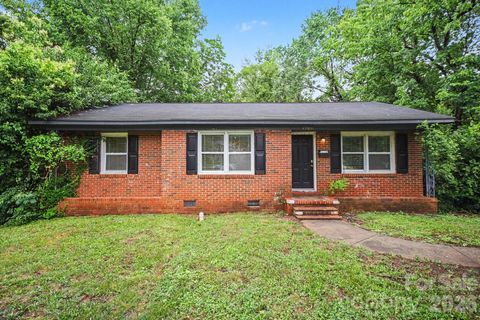 Photo of 3700 Sargeant Drive, Charlotte, NC 28217 (MLS # 4396156)