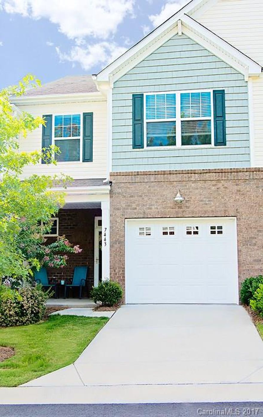 Come see this beautiful spacious 3 /2.5 town home in The Woodlands. Open floor-plan, stainless kitchen appliances, granite counter tops, tile back splash. Gas fireplace in great room. Hardwood floors throughout downstairs. Covered patio in the back. Master has tray ceilings & large walk-in closet. Tiled shower & garden tub in Master Bath. Large 2nd floor laundry. Neighborhood has a pool and elementary school. Includes attached 1 car garage. Popular neighborhood, just minutes from Lake Wylie.