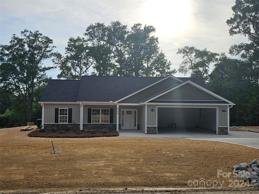 Great New Construction home.  Home features split floor plan, 9 ft ceilings, screen porch off dining area. Buyer can pick out some of the finishes, depending on stage of construction.