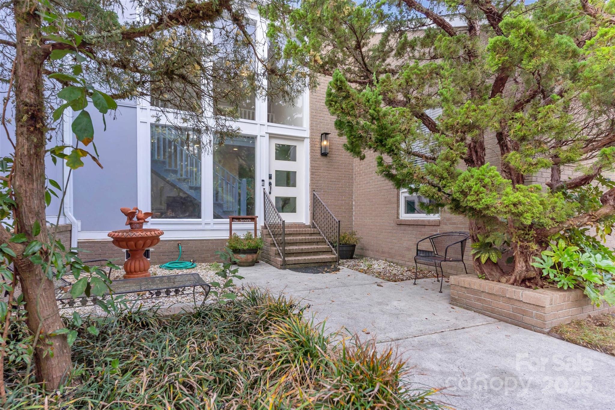 1021 Parkwood Drive NE