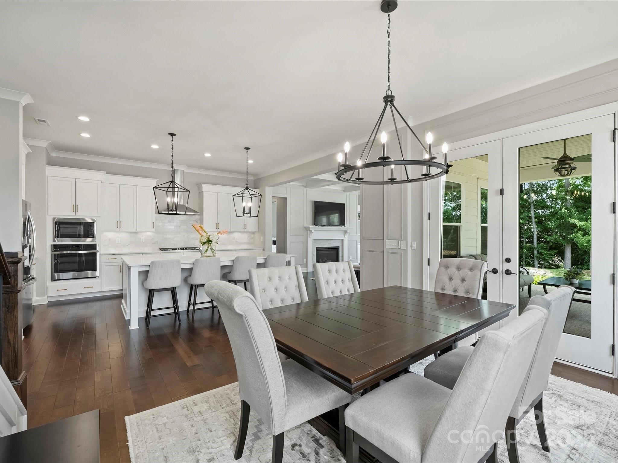 822 River Oaks Lane