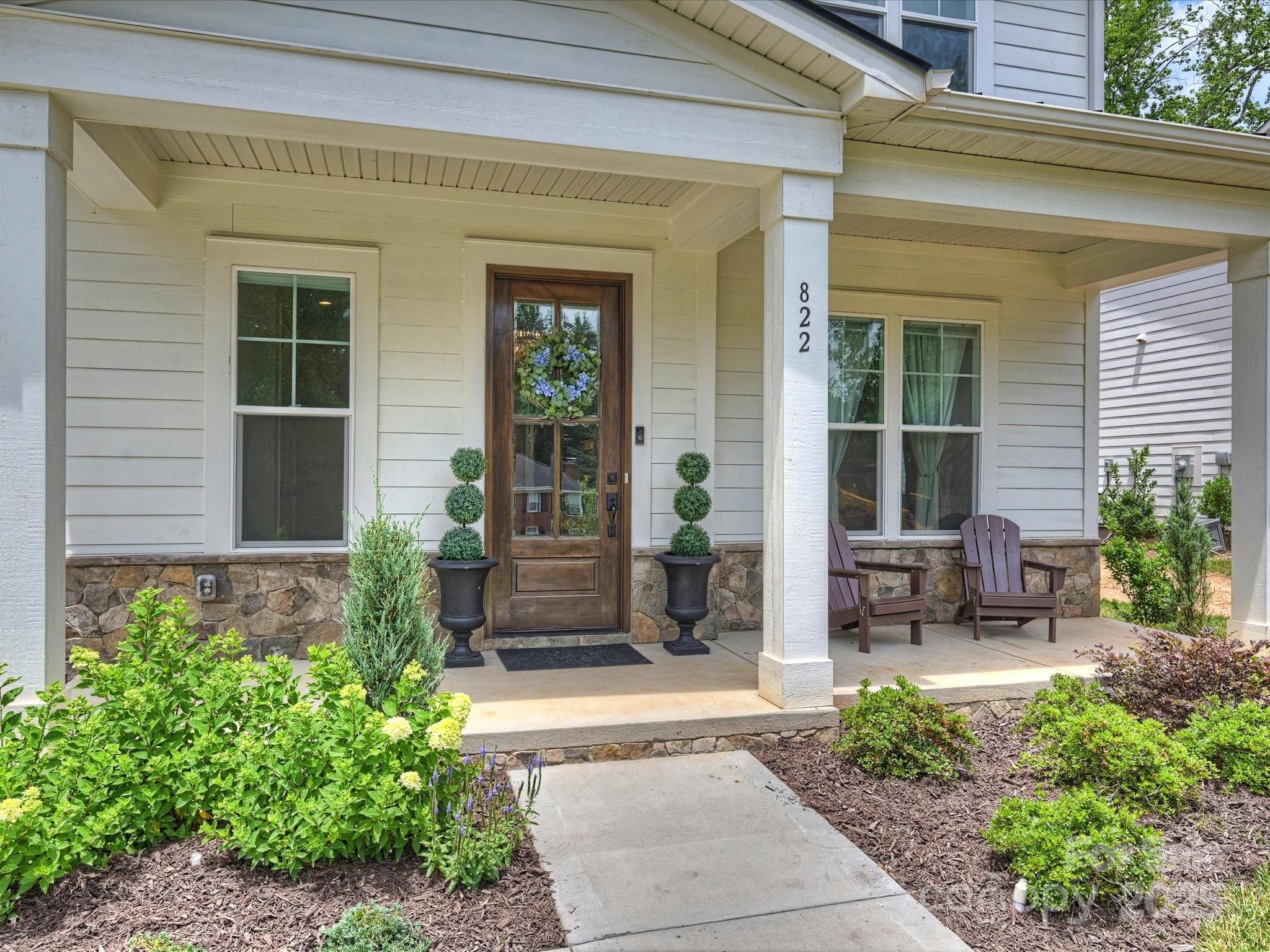 822 River Oaks Lane