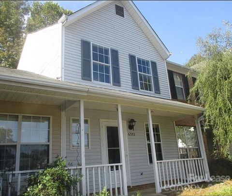 Photo of 6332 Windsor Gate Lane, Charlotte, NC 28215 (MLS # 4385589)