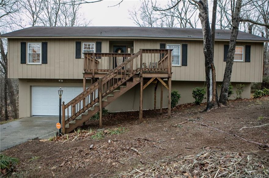 Open floorplan-Move in Ready! Home features vaulted ceilings in the main living area.  Kitchen & breakfast area are completely open to the family room-great for entertaining! Large deck off Family room overlooks private backyard. Master with private bath and 2 secondary bedrooms along with another full bath are located on the main level. Lower level features a large bonus/bedroom, Office/den area, a laundry room and a 1/2 bath. NO HOA!