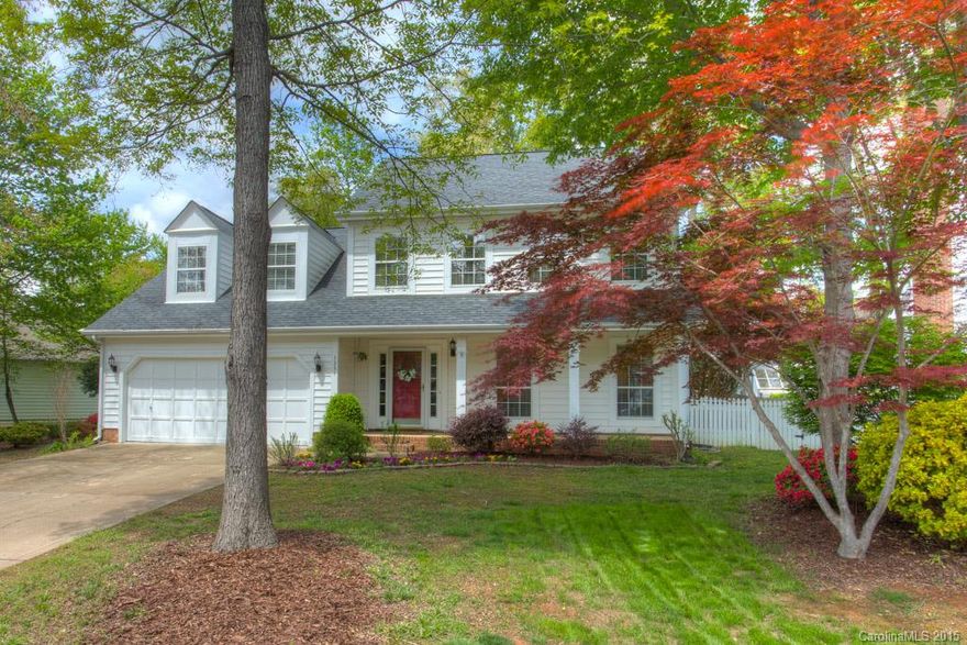 Beautiful well-maintained home in mature Matthews neighborhood. Open layout creates a bright and welcoming atmosphere. Master Suite features tray ceilings, dual sink vanity, garden tub and separate shower. Spacious secondary bedrooms and bonus room with flexibility. Backyard is large and complimented with a deck right off of the great room.