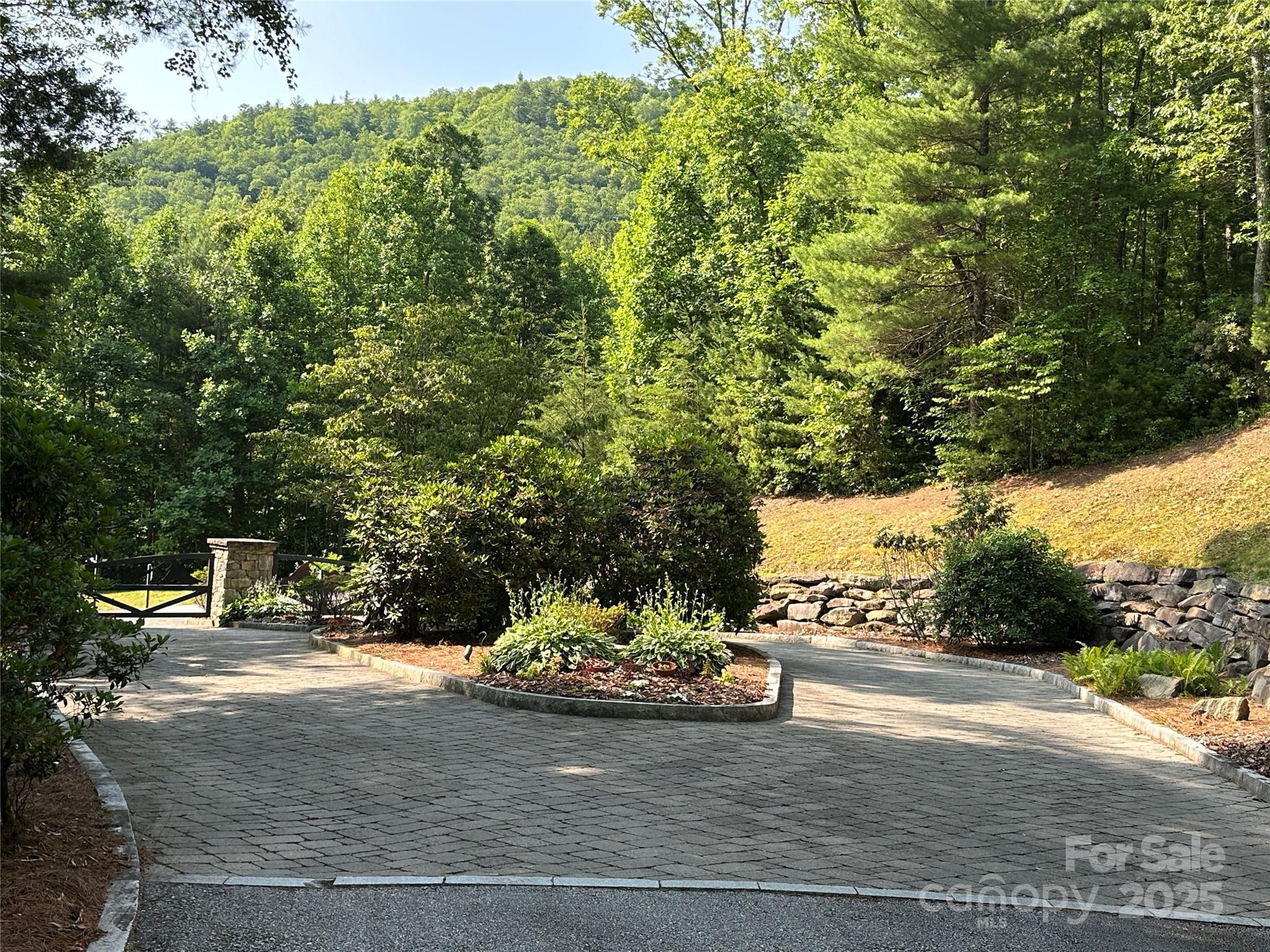 Round Mountain Falls - Land