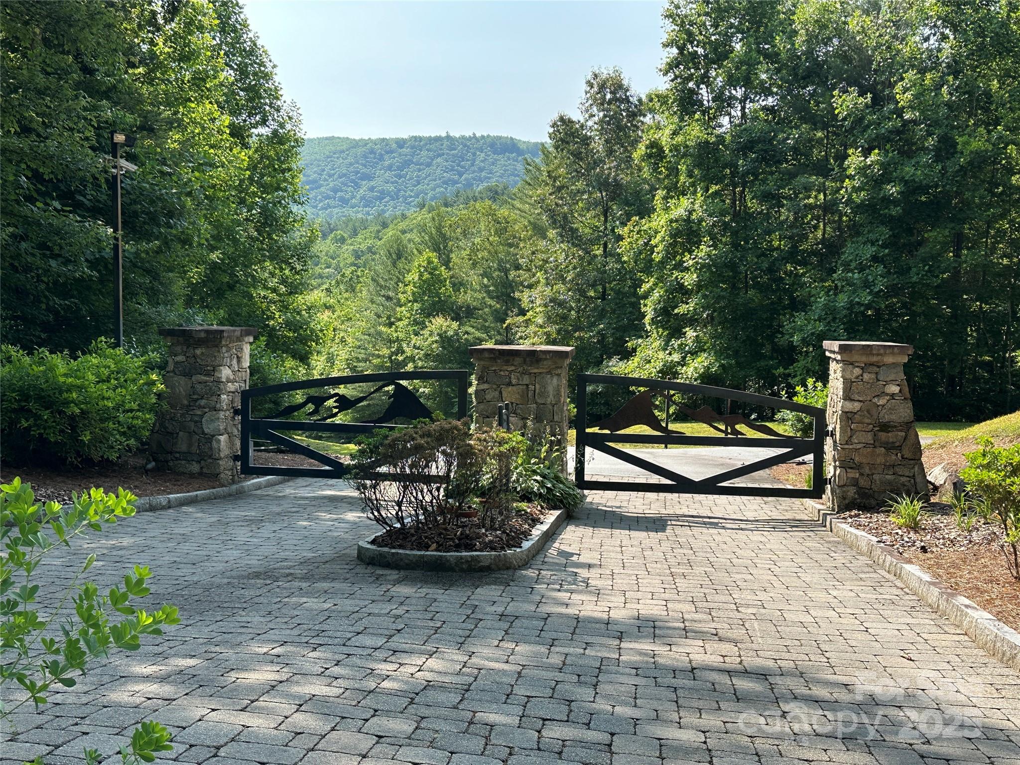 Round Mountain Falls - Land