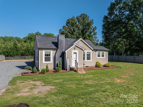 Single Family Residence in Dallas NC 1409 Miles Road.jpg