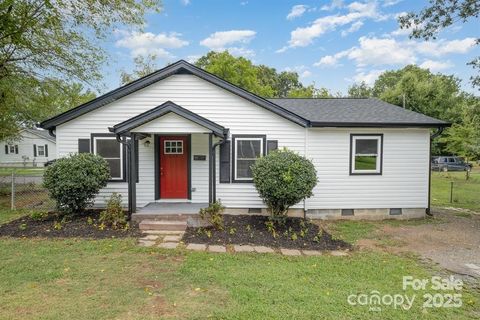 Photo of 214 W Phifer Street, Monroe, NC 28110 (MLS # 4311831)