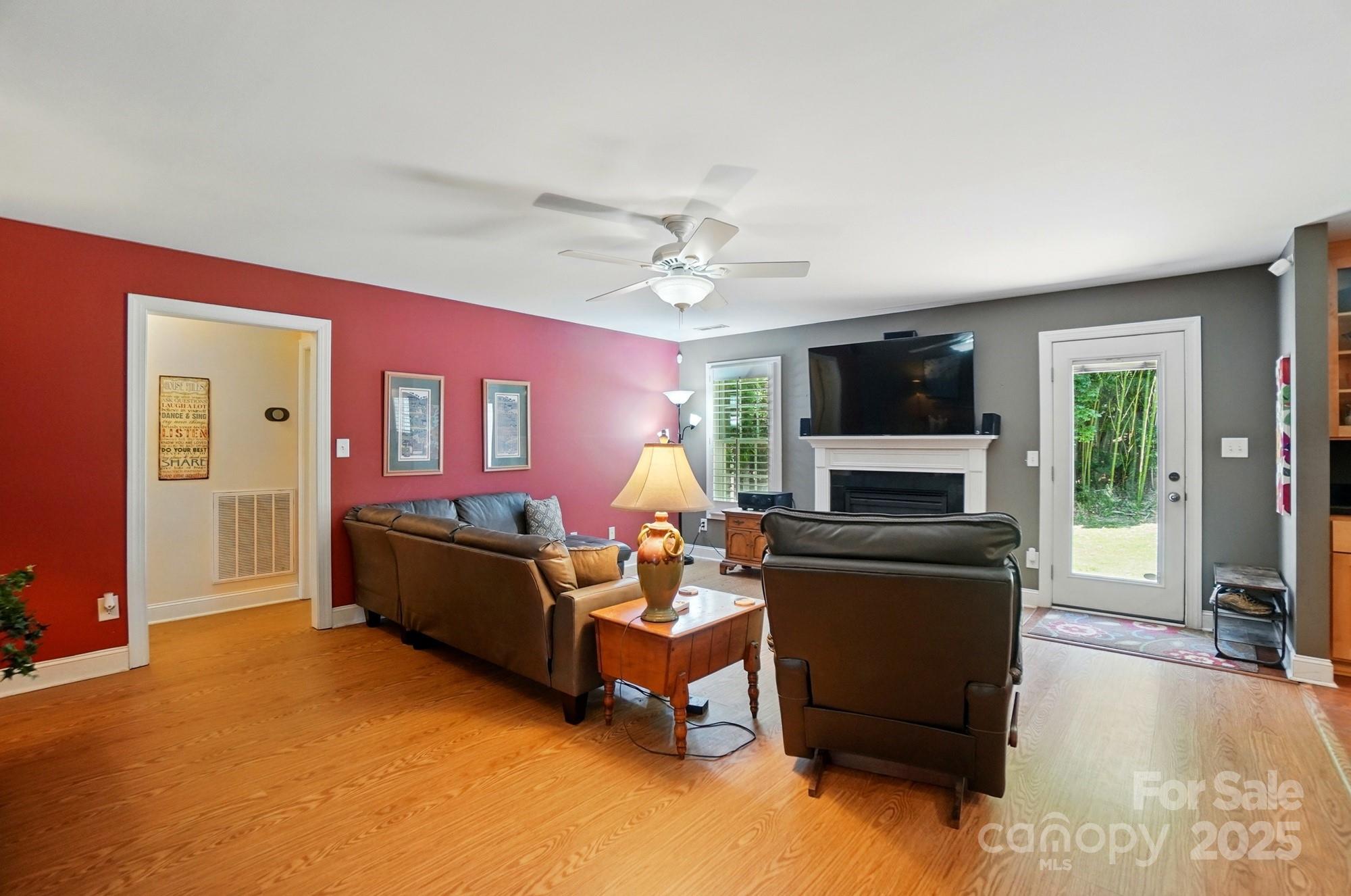 185 Eastcliff Drive SE