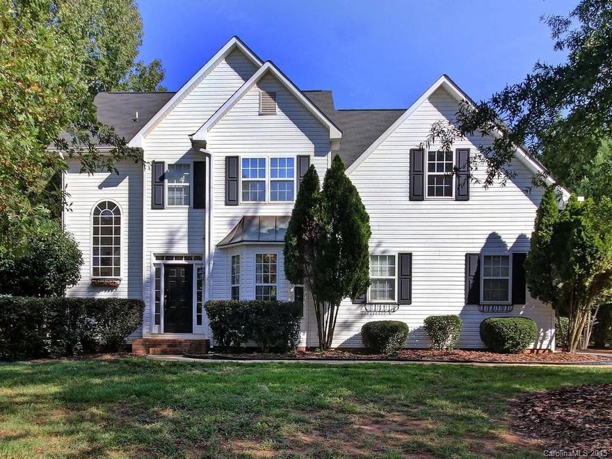 Fantastic home with a DOUBLE LOT! Chef's kitchen with top of the line appliances. Hardwoods downstairs and almost new carpet in bedrooms. Home in great shape and "move in ready". In ground pool with private setting on a corner lot. Highly rated school district!
*window treatments, rods & brackets in child's room do not convey*