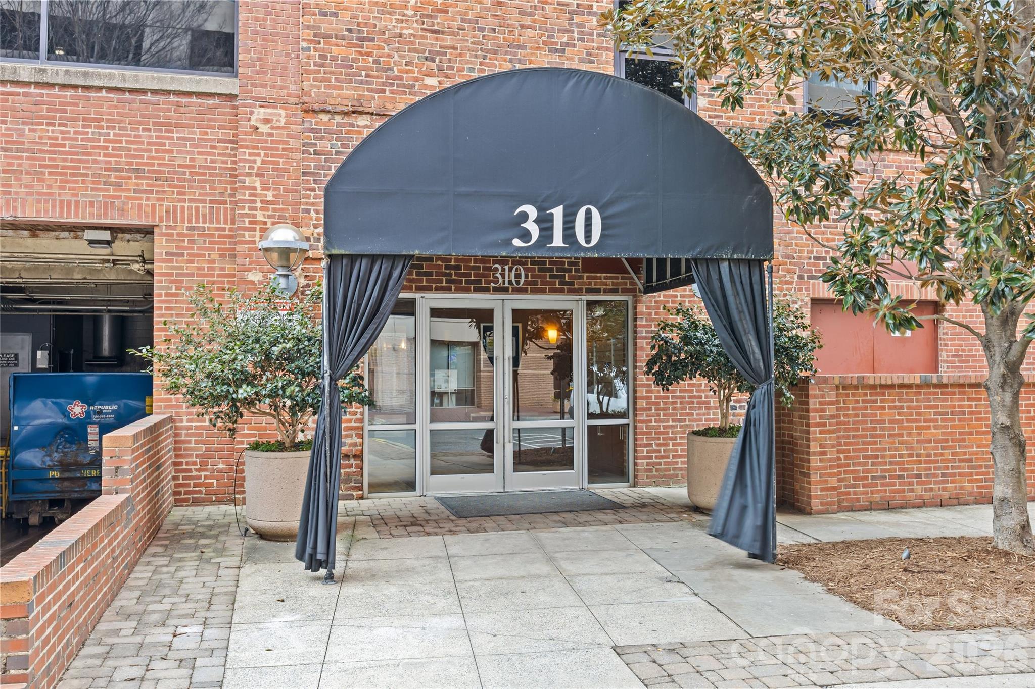 310 Arlington Avenue 204