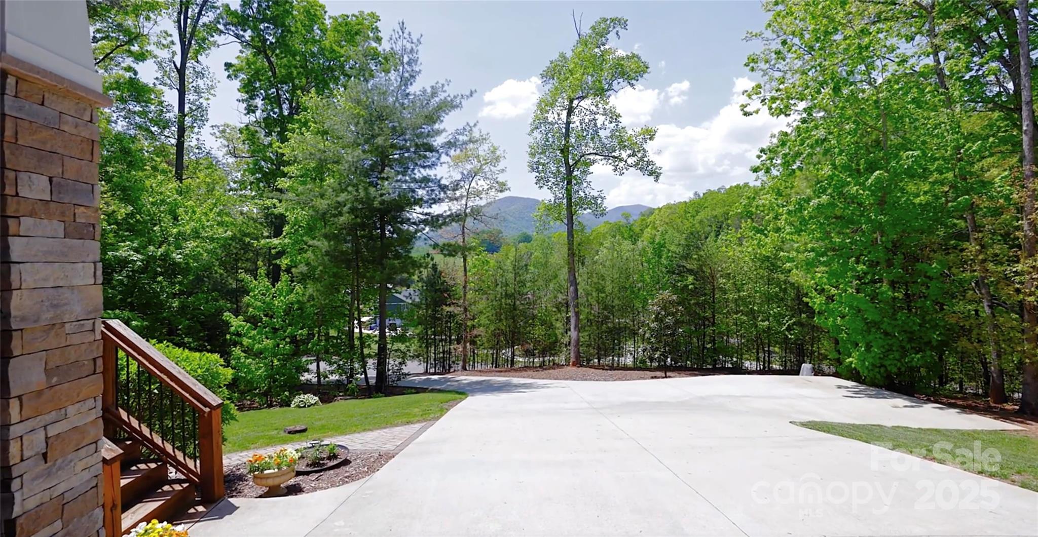 9 Oak Mountain Drive