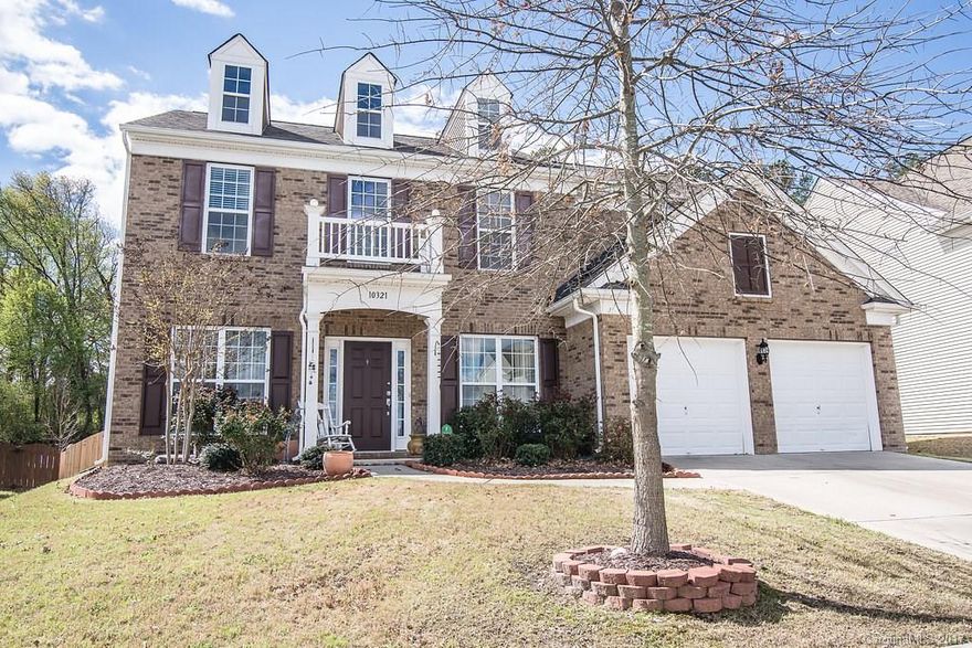 Open floorplan in desired neighborhood with office space, dining room with crown molding, granite in kitchen, kitchen island, gourmet cabinets, fenced backyard, private backyard. Large master bedroom. Close proximity to neighborhood amenities.