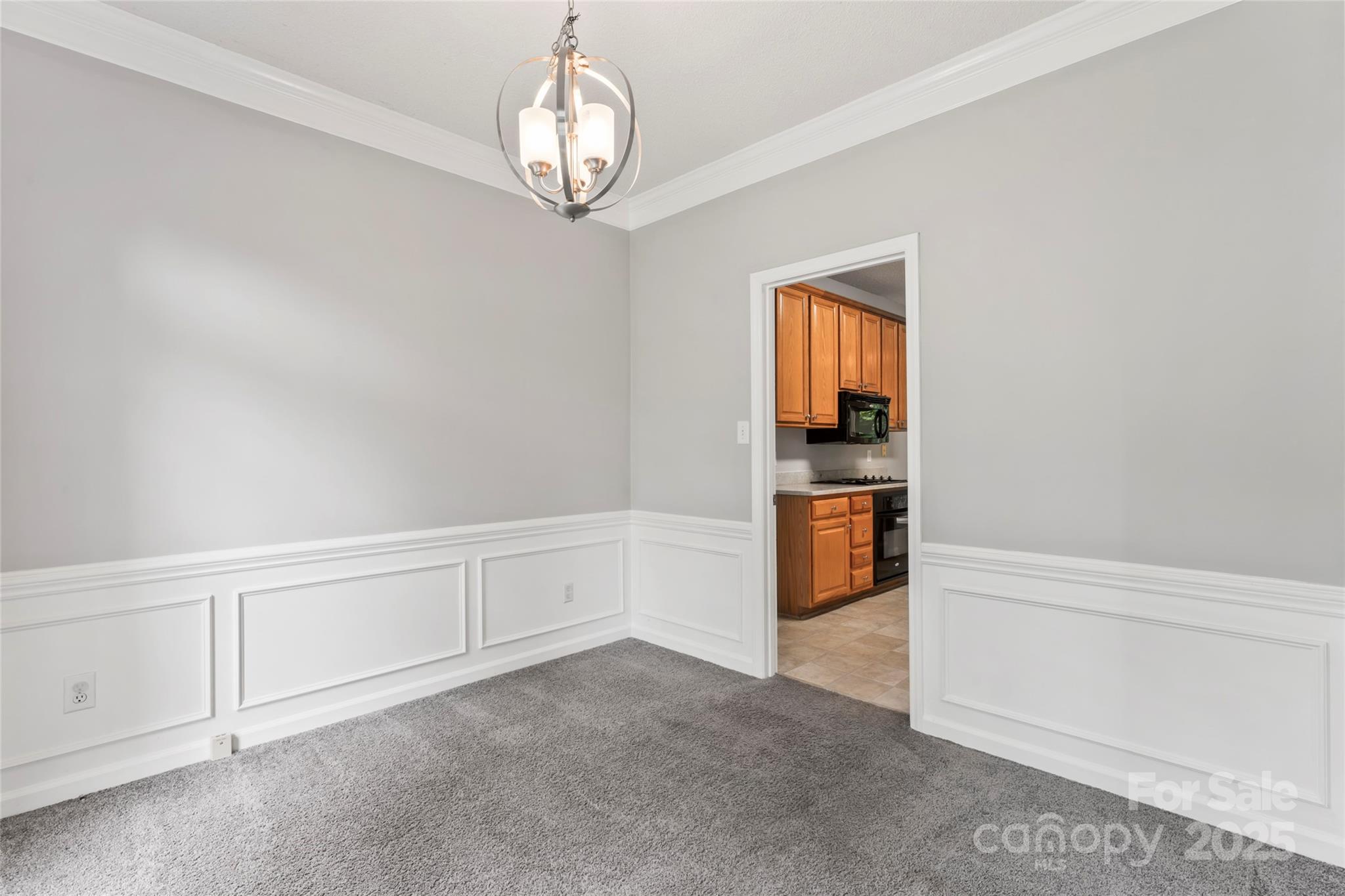 3516 Crescent Knoll Drive