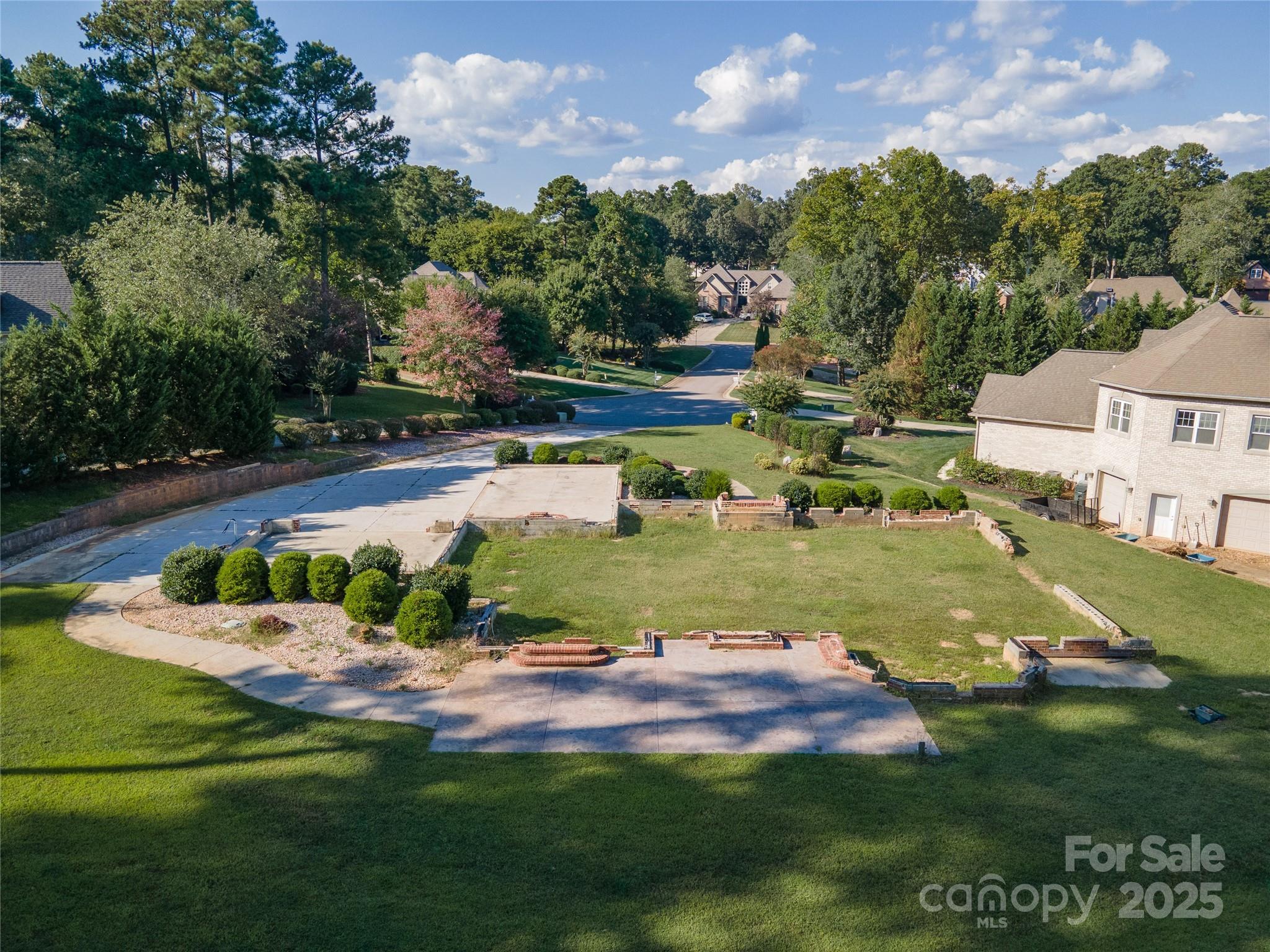 Whispering Oaks - Land