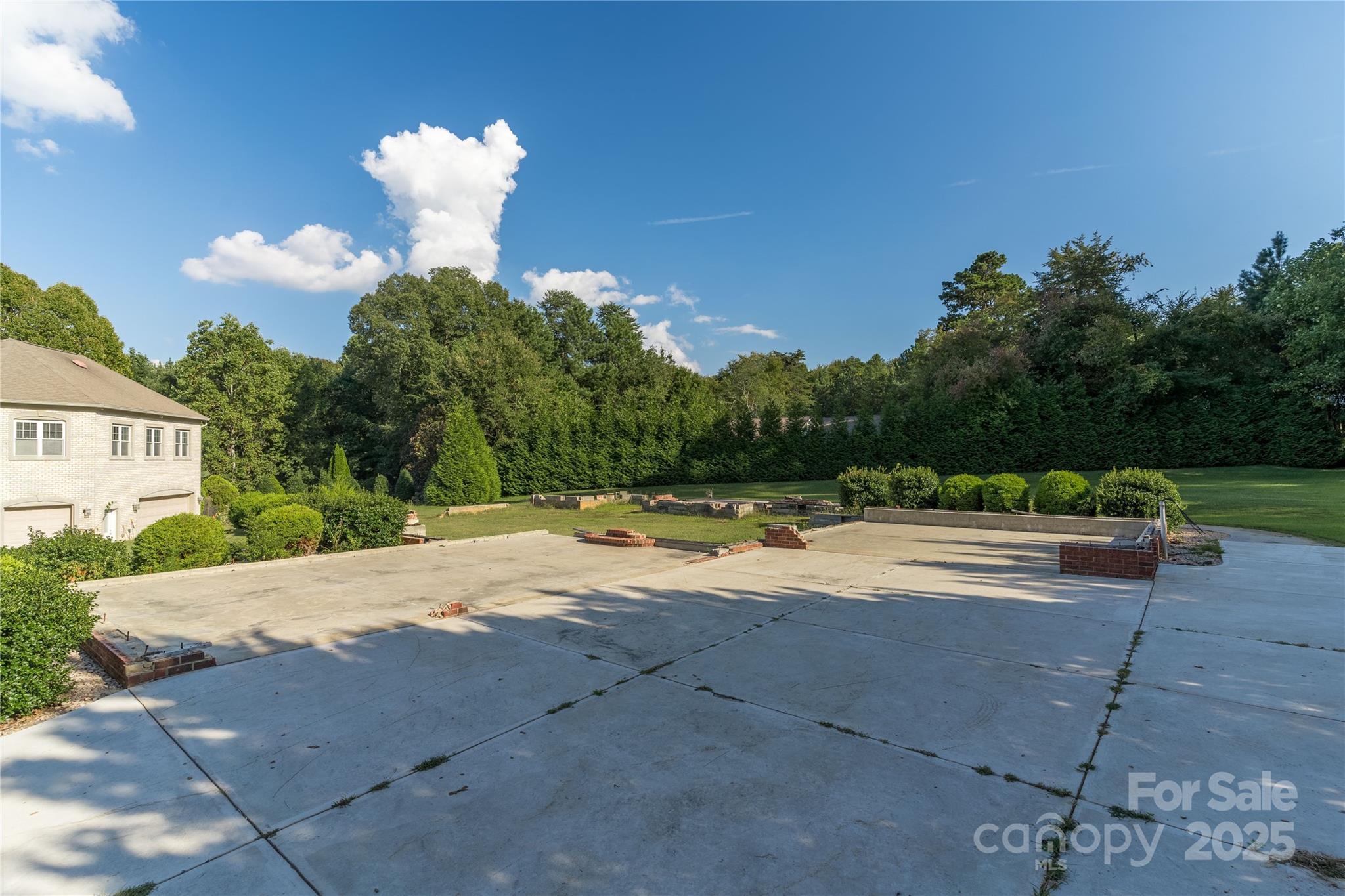 Whispering Oaks - Land