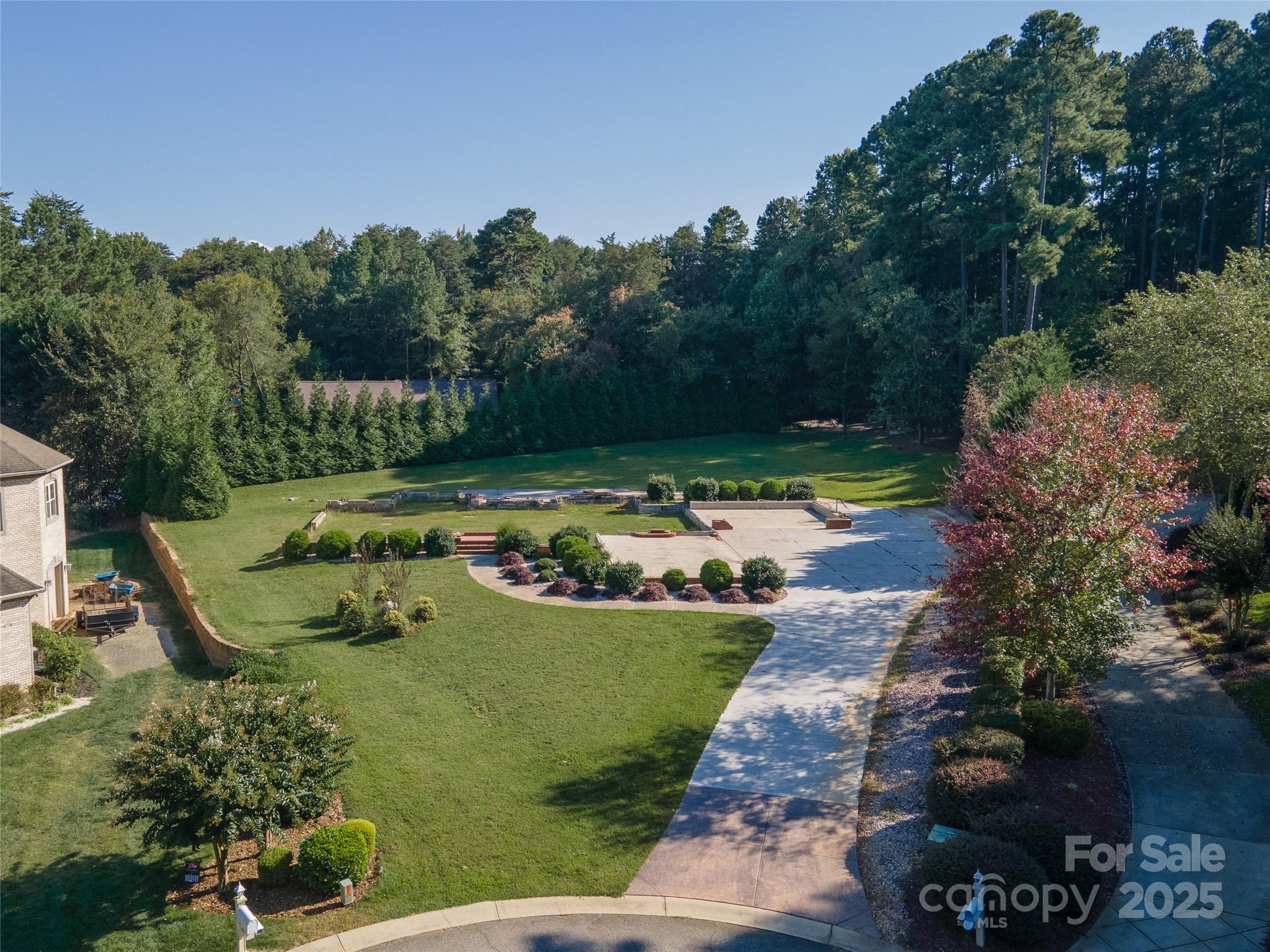 Whispering Oaks - Land