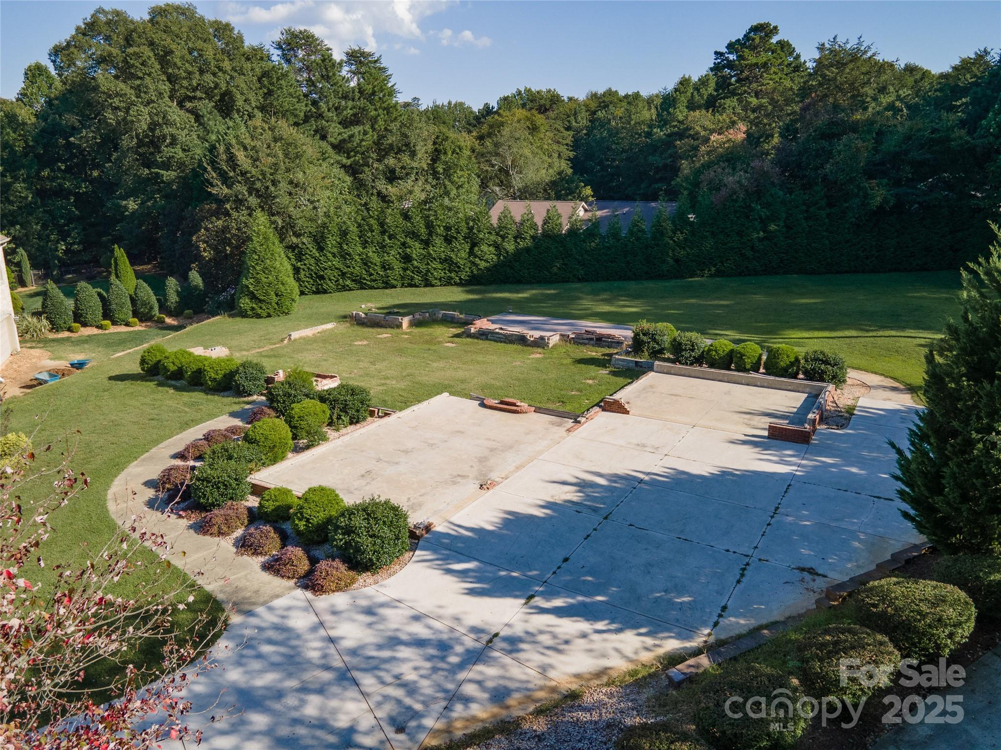 Whispering Oaks - Land