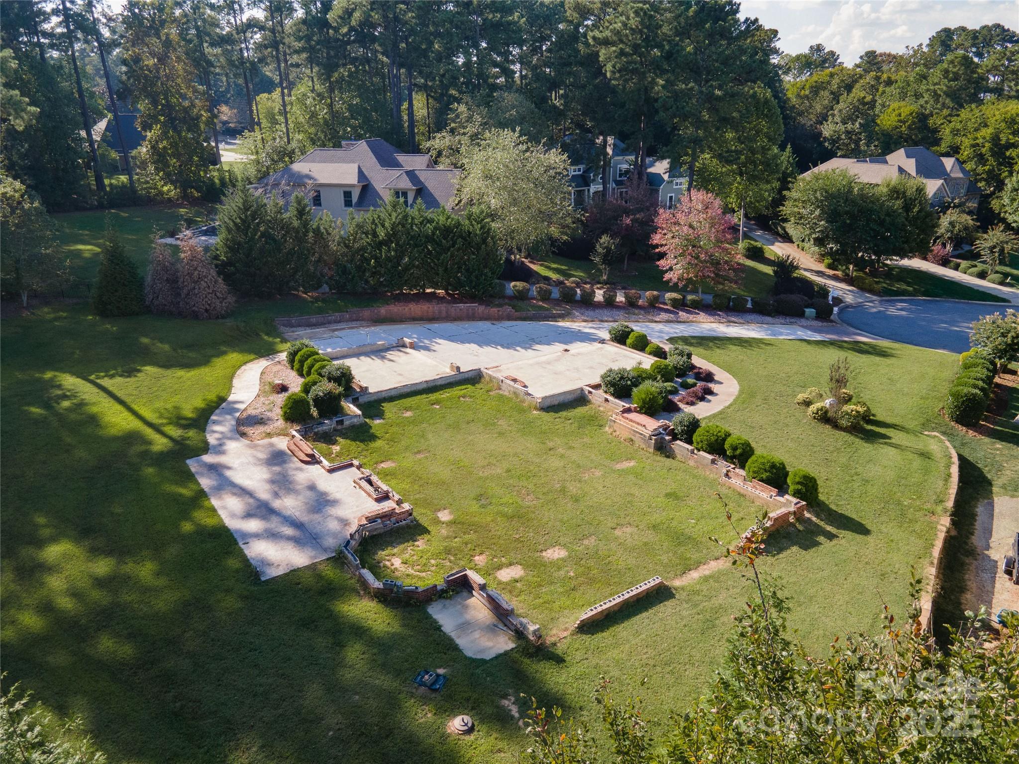 Whispering Oaks - Land