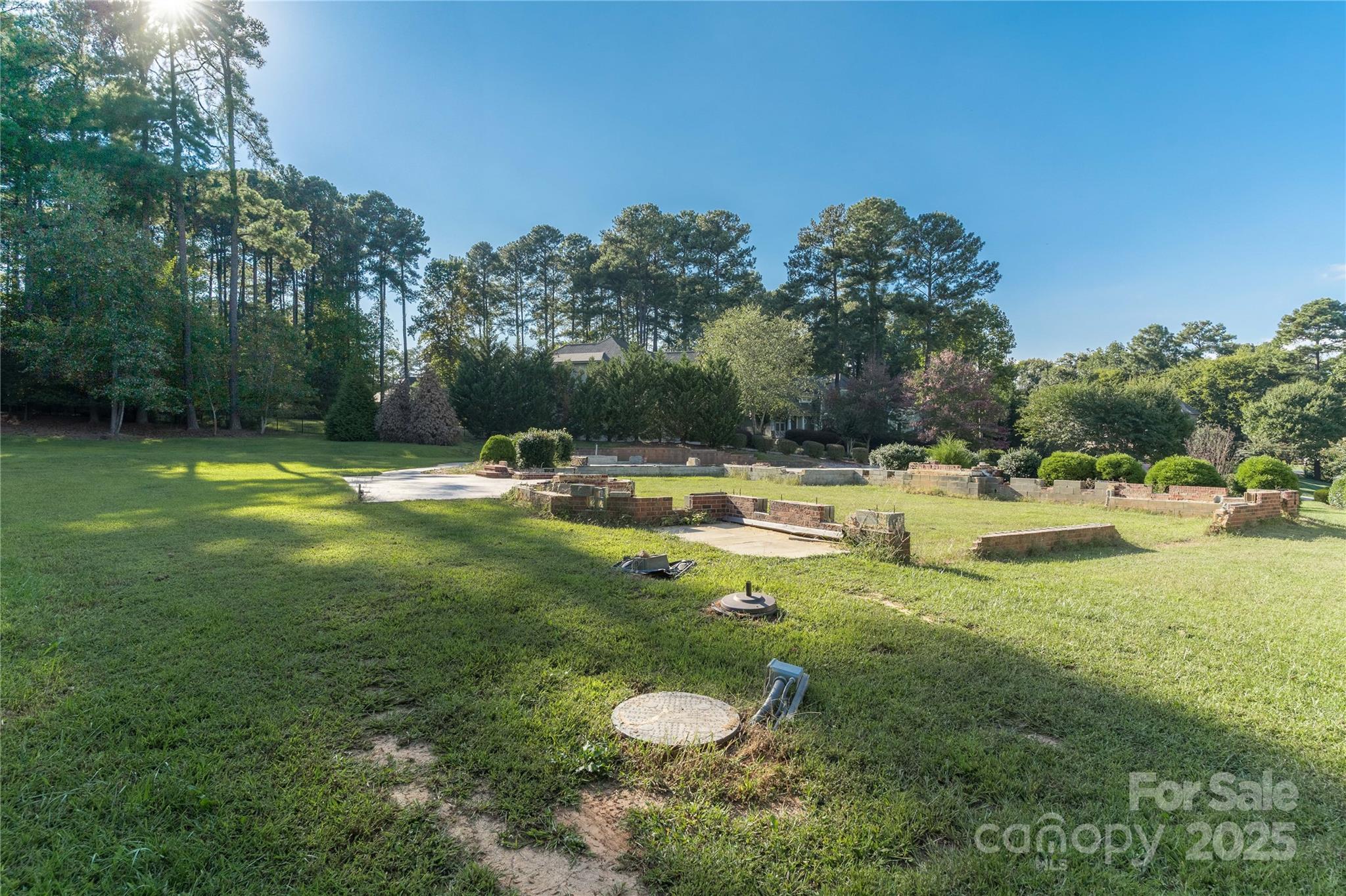 Whispering Oaks - Land